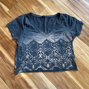 Cropped V Neck Tee by Zine Mexico